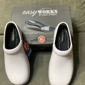 NEW men’s size 9 easy work by Easy Street slip resistant shoe